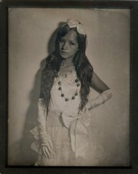 Li Junyi - GothLoli Fashion
Click for more Images
